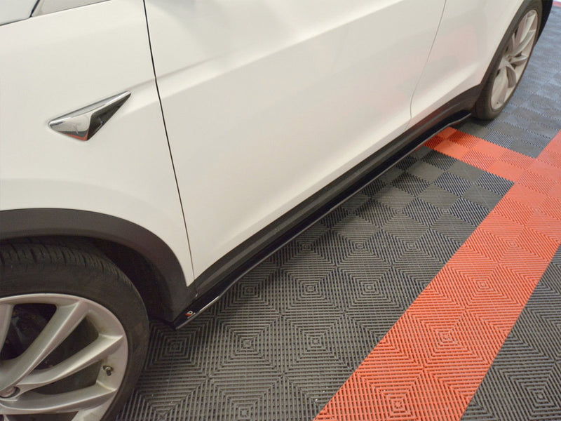 Maxton Design Side Skirts Diffusers V.2 Tesla Model X (2015-)