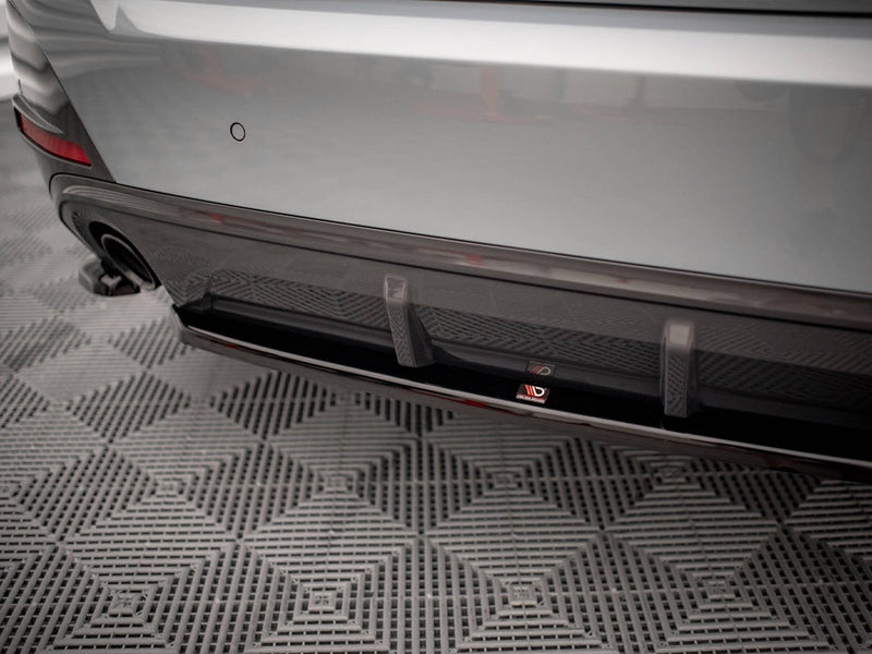 Maxton Design Central Rear Splitter BMW 4 Gran Coupe M-Pack G26