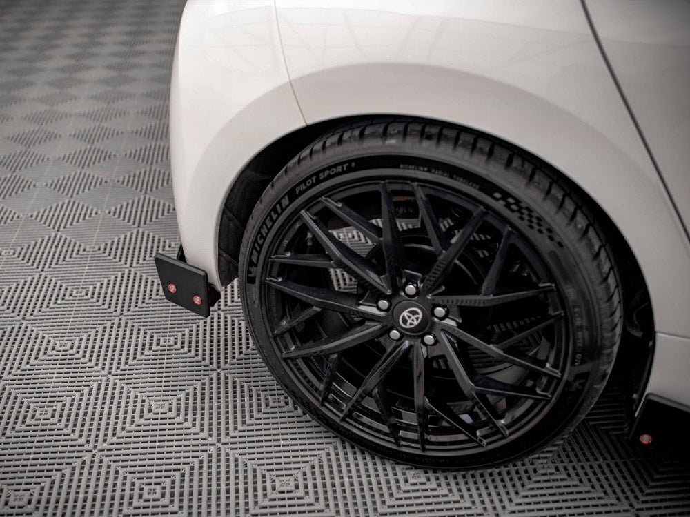 Maxton Design Rear Splitter V.1 + Flaps Toyota Yaris Mk4