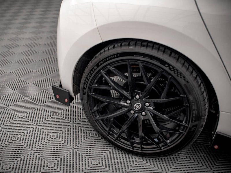 Maxton Design Rear Splitter V.1 + Flaps Toyota Yaris Mk4