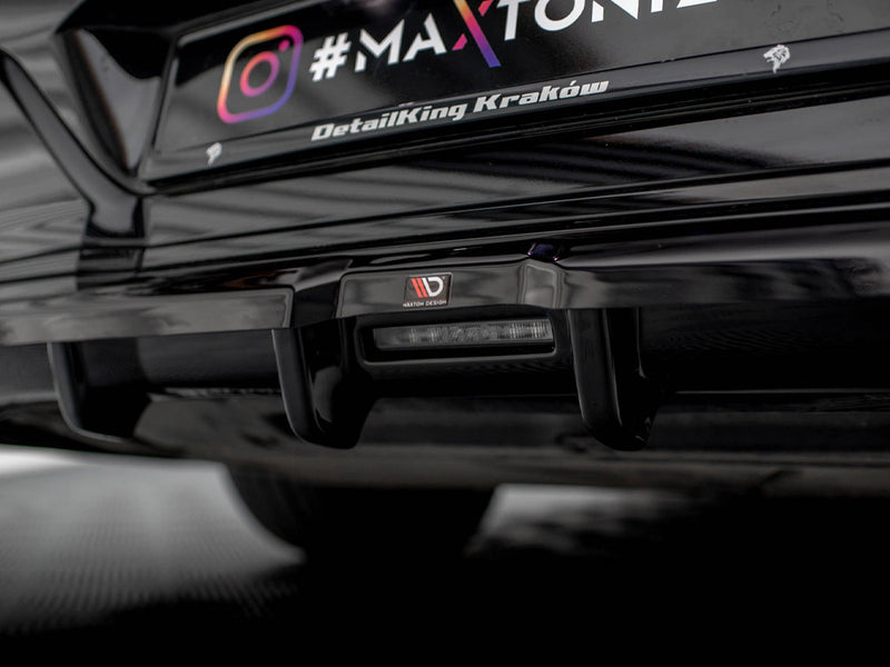 Maxton Design Central Rear Splitter (Vertical Bars) BMW 7 M-Pack G70