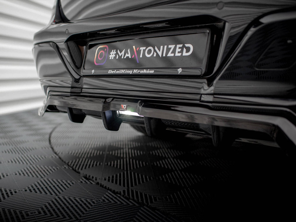 Maxton Design Central Rear Splitter (Vertical Bars) BMW 7 M-Pack G70