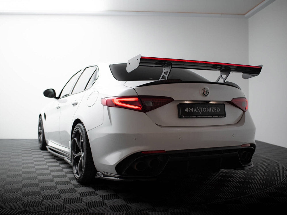 Maxton Design Carbon Spoiler + LED Alfa Romeo Giulia Quadrifoglio