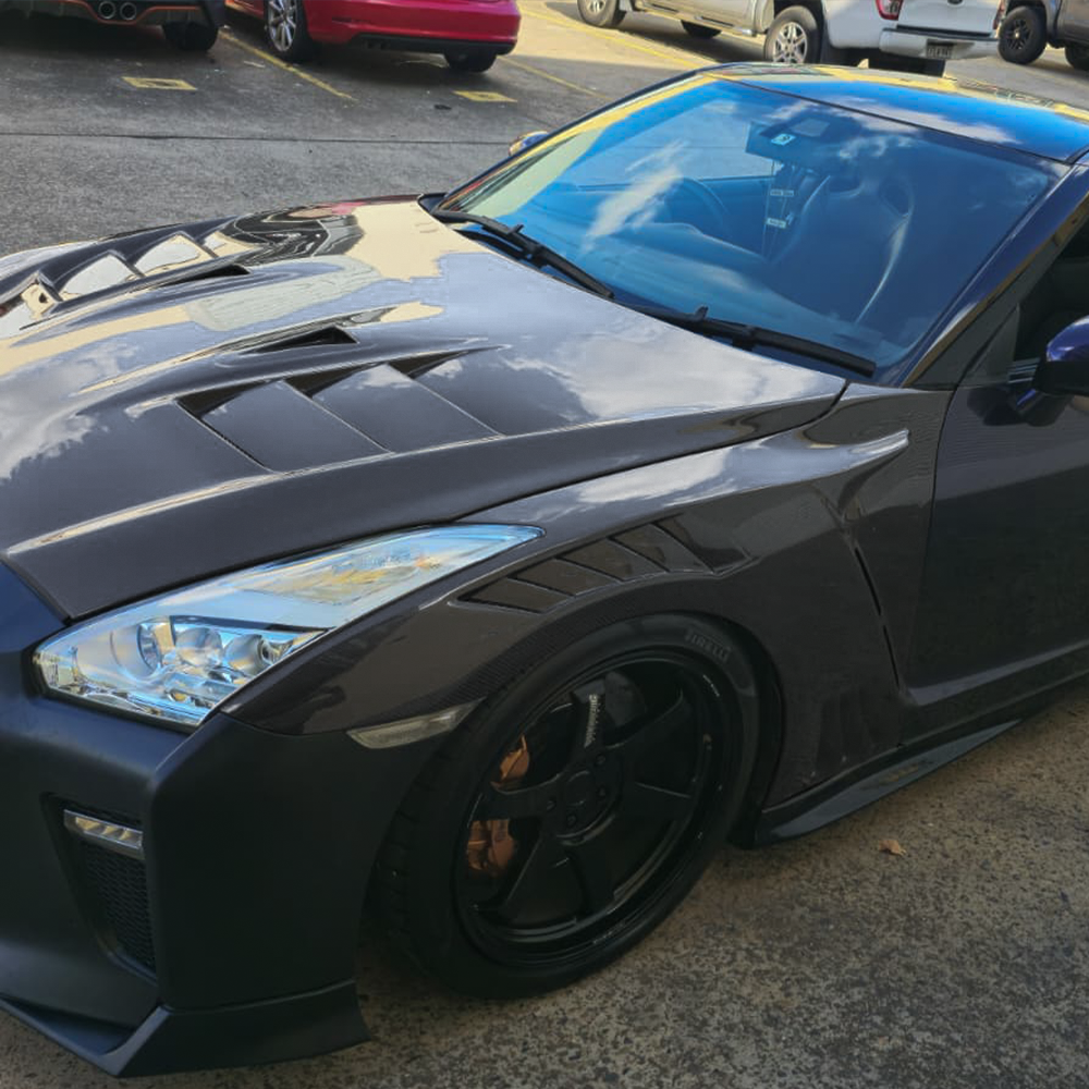 17+ R35 GTR TOP SECRET STYLE FRONT Dry Carbon Front Fenders - Carbonetics