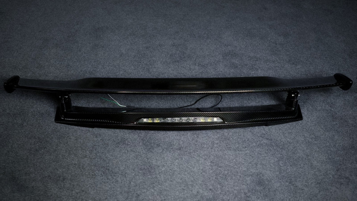 Carbon fibre rear spoiler for Mercedes-AMG GT and GT S C190, full front view with centre light